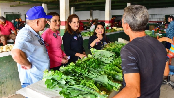 Ao lado de Jéssica e Antonia Sales, Mara cumpre agenda em Tarauacá e garante que no seu governo apoiará a compra da produção agrícola